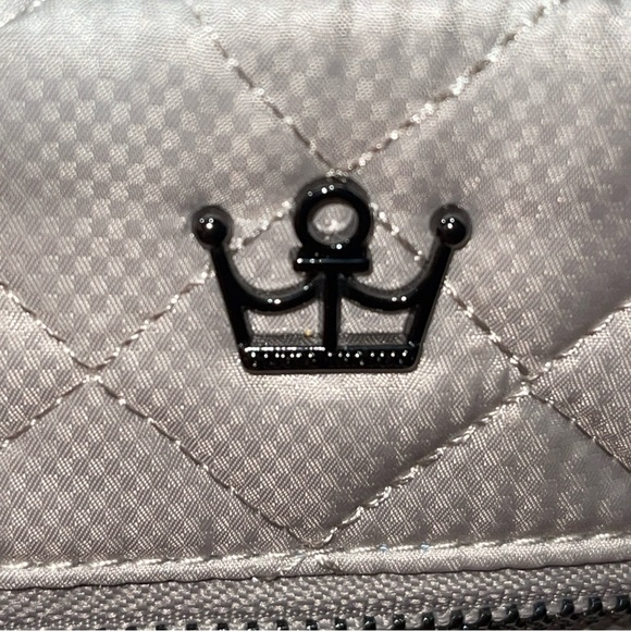 NWT Oliver Thomas Quilted Champagne Crossbody Cellphone RFID Blocking Purse New - Picture 3 of 12